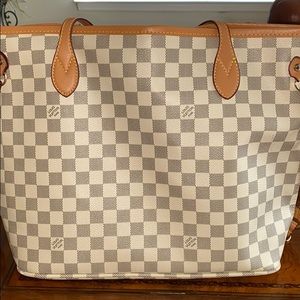 *non authentic* 
Never full Medium